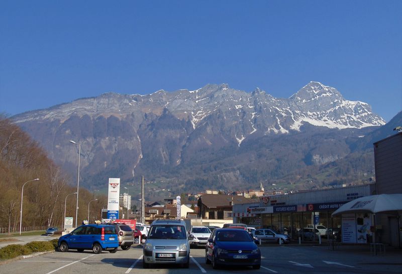 Le Mont Charvin , au dessus d'Ugine