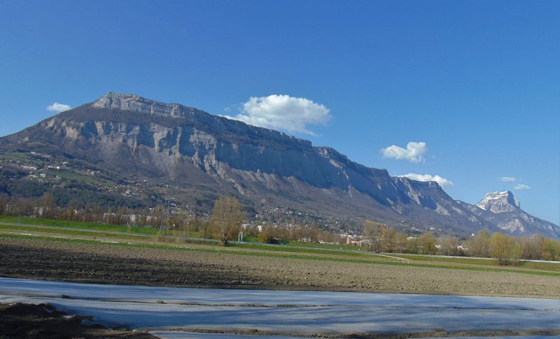 La barrière de chartreuse en arrivant à Grenoble