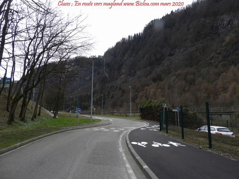 Cluses ; en route vers Magland, dommage manque le balisage vertical