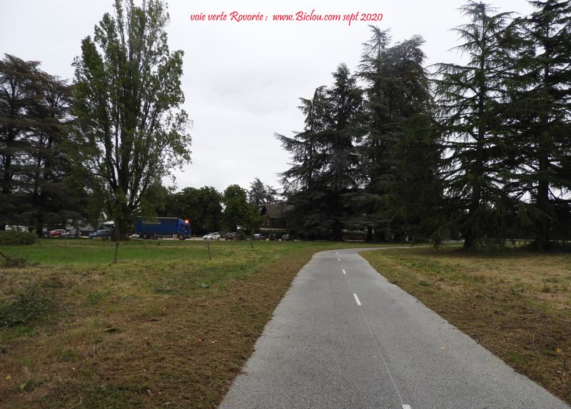 Voie verte passant dans le Domaine de Rovorée (CD 74)