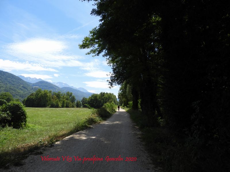 Via Prealpina v 63 après Goncelin vers Grenoble digue Isère (2020)