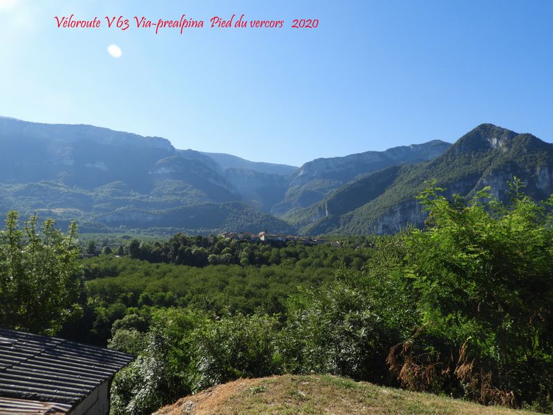 Véloroute V 63 : vers Vinay, vue sur le Vercors et col de Romeyere