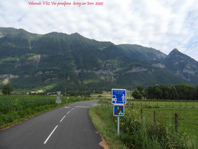 Via-Pre-alpina : V 63 vers Gresy sur Isère, en vue des Bauges en 2020