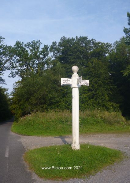 Balisage de carrefour en forêt de Compiègne