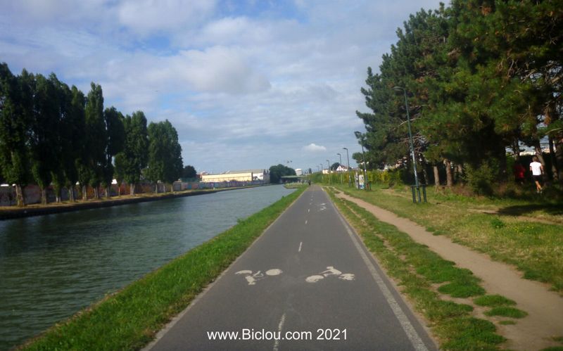 le long canal de l'ourcq en 2021
