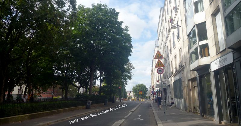 Calme plat à Paris , au mois d'aout 2021