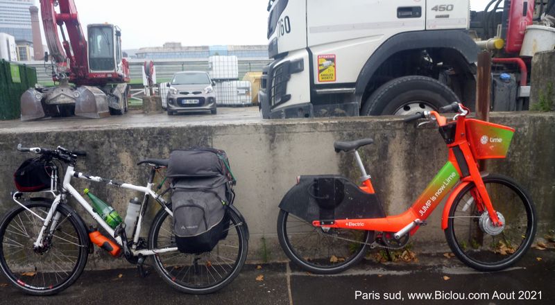 Rencontre inopinée , de Mon-Coeur avec un vélo électrique de Paris