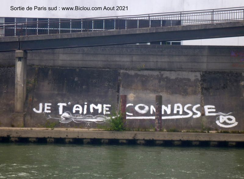 Message subliminal , Vu au sud de Paris, long de la Seine