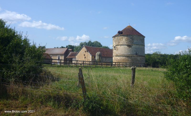 Belle ferme et stockage