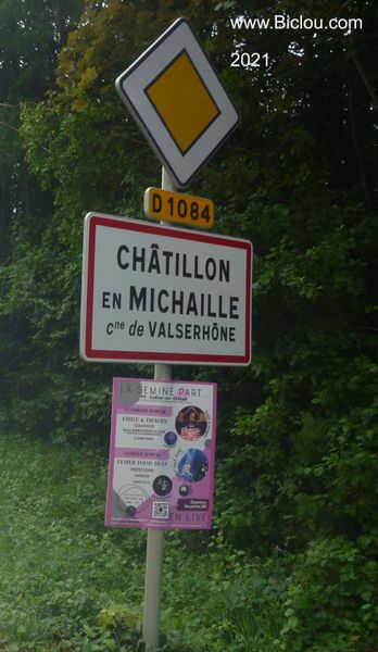 Après la D 1084 : On retrouve une route moins passante à Châtillon de Michaille, en tournant à droite dans le village
