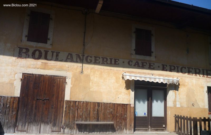 Clarafond .. plus de pain .. Boulangerie ne rit plus .. 