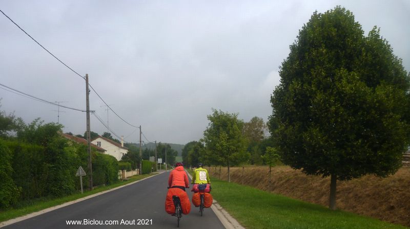 Cyclos sous la pluie, suffit d'avoie une bonne capote