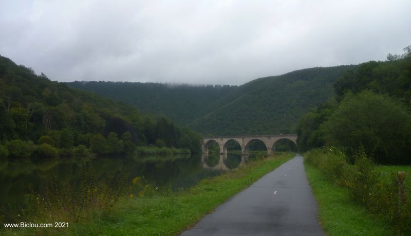 Pont de chemin de fer sur la Meuse
