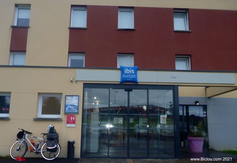 Finalement on optera pour l'Ibis Budget de Givet .. vu notre grand' âge