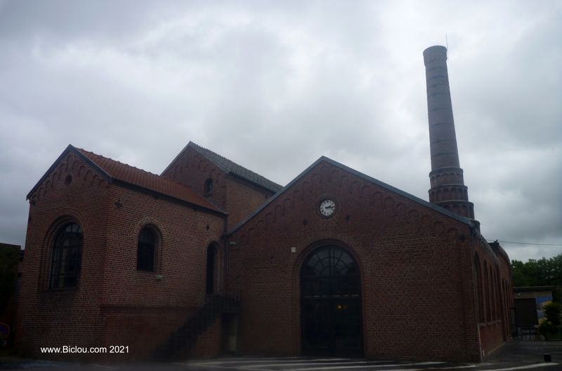 Ancienne usine, elle ne fume plus à présent, mais elle fume en .. Chine ou mieux au Pakistan