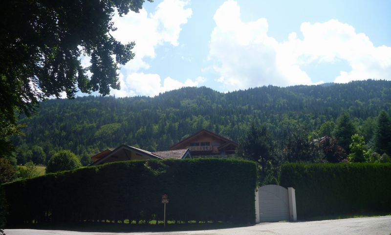Passé st Jean de Sixt, rejoingnons Thônes par la route des Envers, où les Bobos en mal de verdure se cachent ..