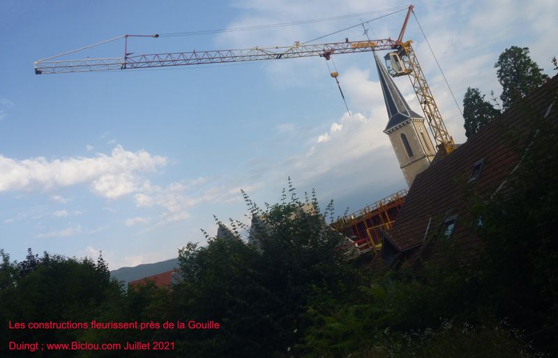 Et le bétonnage en règle continue en haute-savoie, comme ici à Duingt au bord de la voie dite verte