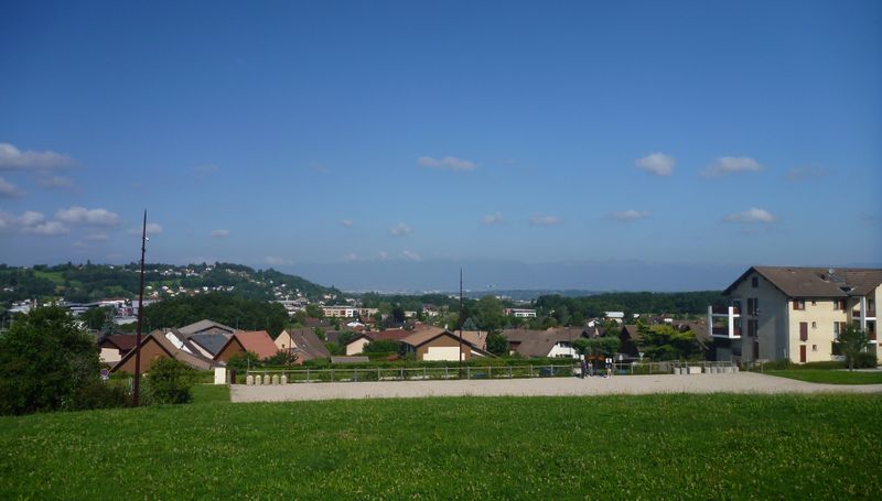 Cranves Sales ; et vue sur le bassin de Genève