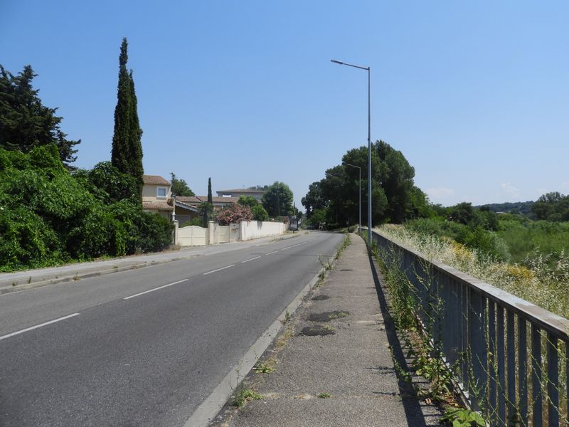 Ayant perdu le fil du Jabron, c'est à l'instinct , que nous avançons vers Dieulefit ..