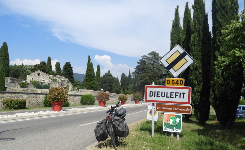 Et Dieu le fit