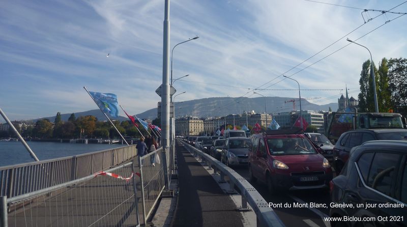 Bouchons journaliers sur le pont du Mont-Blanc à Genève, et bande cyclable enfin ..