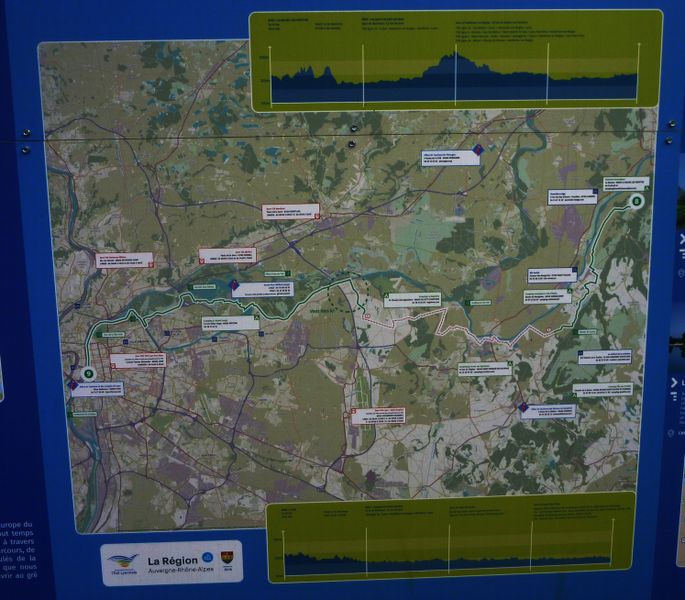 Jons; pancarte parcours Viarhona, mais un peu tard non ?