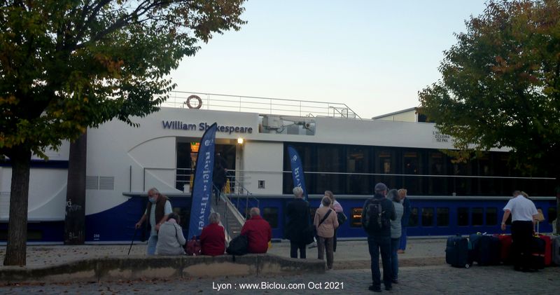 Lyon : en voiture Simone pour une croisière fluviale