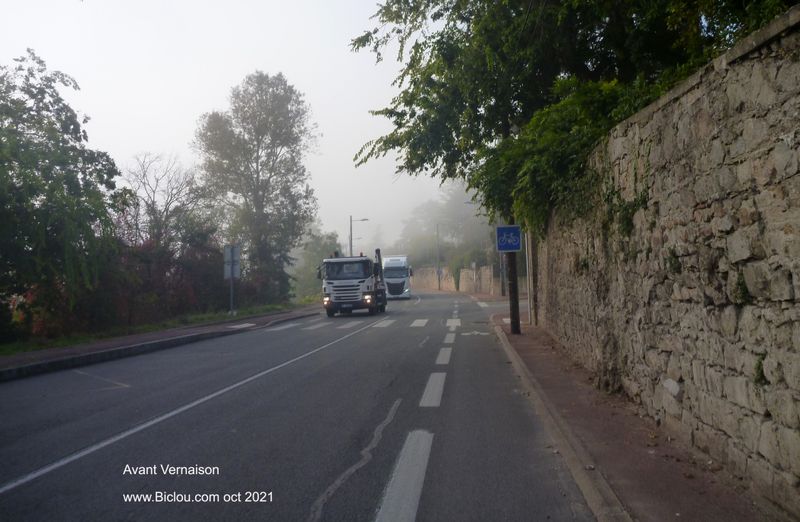 D 315 avant Vernaison, ya qlq bandes cyclables par endroits