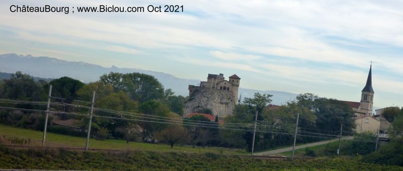 ChâteauBourg (Ardèche) , le Vercors en toile de fond