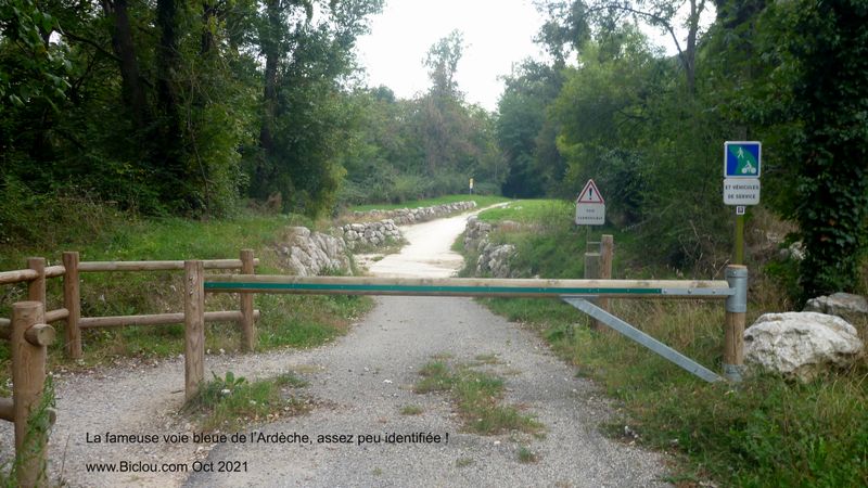 Entrée Nord de la très discrete vélo-route et voie verte dite Voie bleue de l'Ardèche..