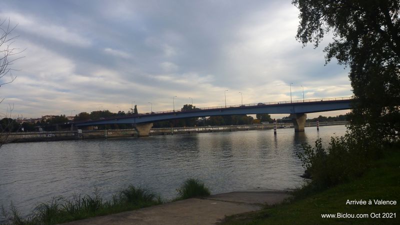 Accès à Valence : Il suffit de passer ce pont ..