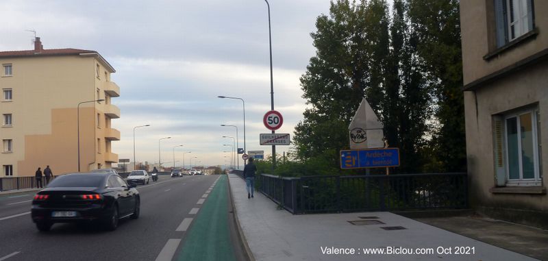 Accès à Valence, sécurisé, grâce à cette bande verte