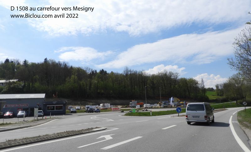 D 1508 , au carrefour vers Mesigny, serait mieux de tourner à gauche et de quitter cette grande voie