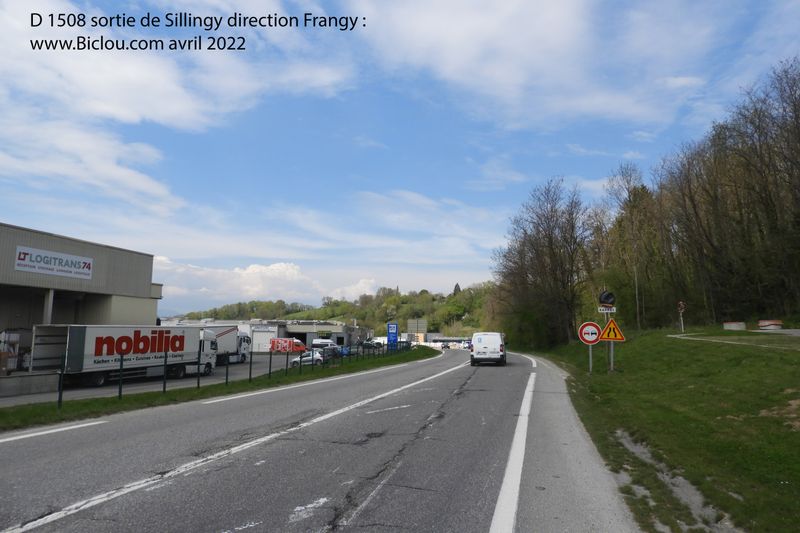 D 1508 à la sortie de Sillingy , direction Frangy : Vous voyez Une voie dite verte ou piste cyclable ?