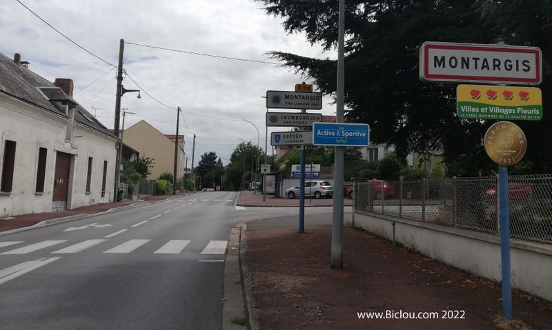 Montargis , calme .. (arrosé par le Loing et le canal de Briare) 