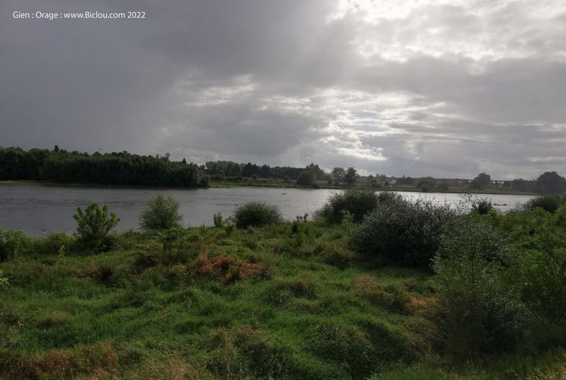 La Loire peu avant Gien
