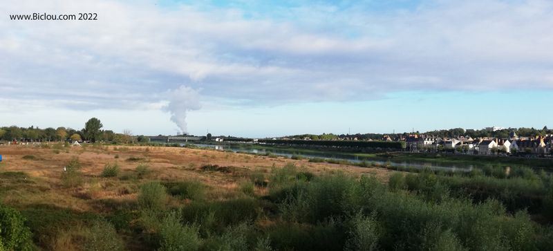 La Loire, à l'étiage inférieur ..