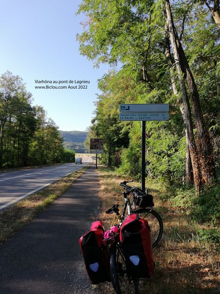 Juste après le pont de Lagnieu, Bande dite cyclable, sur ViaRhôna