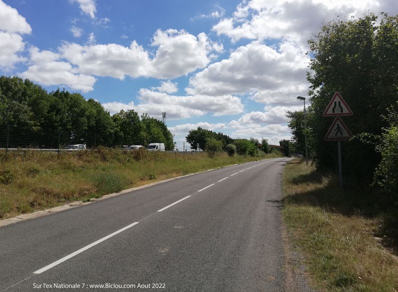 Le long de la Nationale sept à Pouilly sur Loire