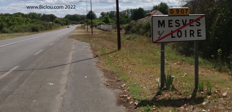 Sur la D 907 (ex nationale sept) à Mesves sur Loire