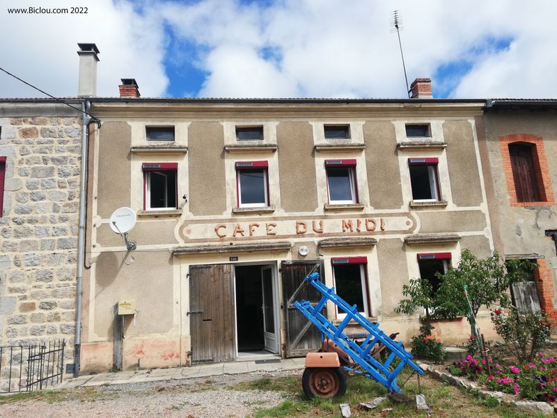 Les anciens cafés , comme les Romantiques, tendent à disparaitre