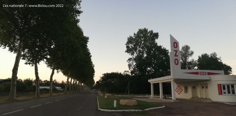 Et Re-Voici la Nationale sept et un vestige des anciennes stations services : OZO