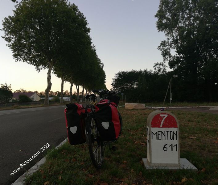 Nationale sept, sortie de Roanne : Menton est à 611 km