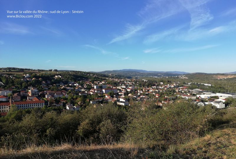 la vallée du Rhône vue de Ternay , au sud de Lyon