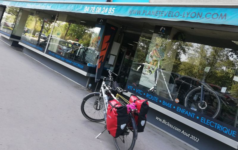 Réparation expresse à Lyon ; Planete-velo ; Merci àà eux ..