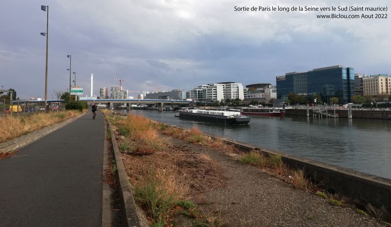 Sortie de Paris sud-Est, voie verte le long de la Seine direction Charenton (2022)