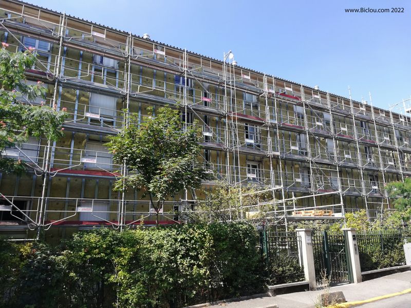 Immeuble vu  à Athis-Mons (2022)  ; Isolation par laine de roche : bravo ..