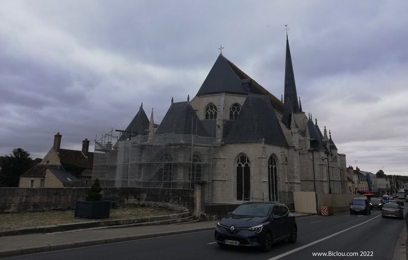 Vingt Dieux ; la belle  église st jean Baptiste de Nemours