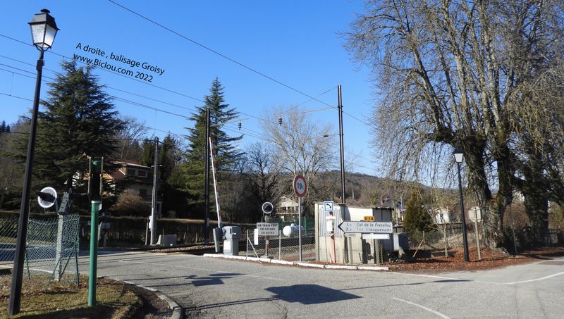 Groisy ; balisage dit à droite, soyons fous, allons Y