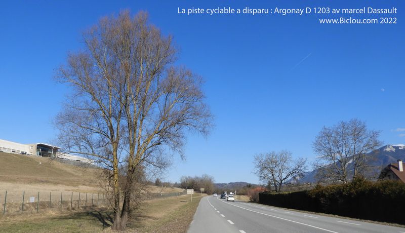La piste cyclable s'est évaporée ainsi que le balisage : A moins que claudio ne l'aie pas vu 